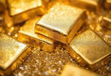 सोने और चांदी की कीमत में एक दिन की तेजी के बाद आज फिर गिरावट आई है।