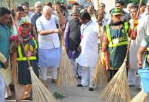 बीते साल 2 अक्टूबर को इसकी शुरुआत होनी थी।