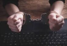 कैग के रिटायर्ड अधिकारी 2 करोड़ 16 लाख रुपये की ठगी, साइबर ठगों ने 6 घंटे तक रखा डिजिटल अरेस्ट हरियाणा के फरीदाबाद जिले में साइबर ठगों ने रिटायर्ड कैग अधिकारी को अपना शिकार बनाया।