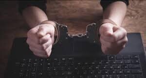 हरियाणा के फरीदाबाद जिले में साइबर ठगों ने रिटायर्ड कैग अधिकारी को अपना शिकार बनाया।