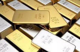 Gold Silver Prices Today: आज सोना-चांदी हुआ सस्ता! सिल्वर 2000 रुपये फिसला, जानें लेटेस्ट भाव सोने-चांदी के भाव में पिछले कई दिनों से उतार-चढ़ाव देखा जा रहा है. आज सोने का भाव में गिरावट दर्ज की गई है