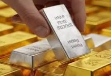 Gold Silver Price Today: सर्राफा बाजार में दिखी गिरावट; चांदी ₹8000 तक टूटी, सोना ₹1250 सस्ता सोने-चांदी की कीमतों में उतार-चढ़ाव जारी है।