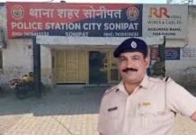 हरियाणा के सोनीपत जिले में देर रात सदर थाना के पास स्थित पुलिस क्वाटर में अस्सिटेंट सब इंस्पेक्टर जसबीर ने लाइसेंसी पिस्टल से खुद को गोली मारकर आत्महत्या कर ली। इस घटना के बाद पूरे पुलिस महकमे में हड़कंप मच गया।
