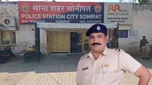 हरियाणा के सोनीपत जिले में देर रात सदर थाना के पास स्थित पुलिस क्वाटर में अस्सिटेंट सब इंस्पेक्टर जसबीर ने लाइसेंसी पिस्टल से खुद को गोली मारकर आत्महत्या कर ली। इस घटना के बाद पूरे पुलिस महकमे में हड़कंप मच गया। हरियाणा के सोनीपत जिले में देर रात सदर थाना के पास स्थित पुलिस क्वाटर में अस्सिटेंट सब इंस्पेक्टर जसबीर ने लाइसेंसी पिस्टल से खुद को गोली मारकर आत्महत्या कर ली। इस घटना के बाद पूरे पुलिस महकमे में हड़कंप मच गया।