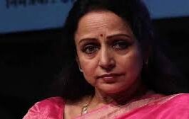 ‘ क्या वो वाकई चले गए?’ धर्मेंद्र की याद में तड़प रही हैं हेमा मालिनी, हर एक पल हो रहा मुश्किल बॉलीवुड एक्ट्रेस हेमा मालिनी ने एक इंटरव्यू में बताया है कि उन्हें हर पल धर्मेंद्र की याद आती है।