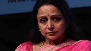 बॉलीवुड एक्ट्रेस हेमा मालिनी ने एक इंटरव्यू में बताया है कि उन्हें हर पल धर्मेंद्र की याद आती है। बॉलीवुड एक्ट्रेस हेमा मालिनी ने एक इंटरव्यू में बताया है कि उन्हें हर पल धर्मेंद्र की याद आती है।