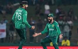 इंग्लैंड ने न्यूजीलैंड को हराकर सेमीफाइनल की दौड़ रोचक बना दी है।