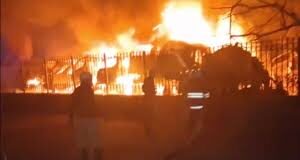 भिवाड़ी में बड़ा हादसा: पटाखा फैक्ट्री में लगी आग, आठ मजदूरों की जिंदा जलने से मौत हरियाणा और राजस्थान की सीमा से सटे भिवाड़ी में सोमवार सुबह बड़ा हादसा पेश आया।