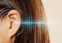 6 आदतें जो अनजाने में करती हैं कान को डैमेज, सुुनने की क्षमता पर पड़ता है असर ये तो सभी जानते हैं कि ज्यादा शोर, तेज आवाज में ईयरफोन या स्पीकर पर गाने सुनना, कान में क्यू-टिप डालना जैसी चीजें कान को डैमेज कर सकती हैं।