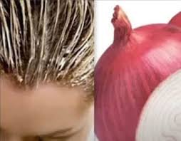 बालों को मजबूत बनाने और इनका झड़ना रोकने के लिए हम बाजार से कई अलग तरह के प्रोडक्ट्स का इस्तेमाल करते हैं।