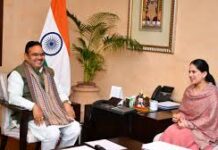 जया किशोरी राजस्थान के CM से मिली, अनारकली में दिखी सुंदरता, सादगी के साथ हाथ जोड़ संस्कारों से दिल जीता! फैशन के इस बदलते दौर में जहां लोगों के बीच नए ट्रेंड फॉलो करने की होड़- सी लगी रहती है, तो कुछ लोगों की सादगी ही उनकी पहचान बन जाती है।