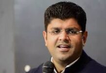 फरीदाबाद के सूरजकुंड अंतरराष्ट्रीय हस्तशिल्प मेले के झूला ग्राउंड में शनिवार शाम करीब सवा छह बजे नाव नुमा सुनामी झूला एक तरफ से टूटकर गिर गया।