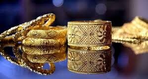 Gold Price Today: सोने-चांदी की कीमतों में बड़ा फेरबदल, जानें आज इंडिया में क्या हैं 24 कैरेट और 22 कैरेट के रेट भारतीय सर्राफा बाजार में आज सोने और चांदी की कीमतों में हलचल देखी जा रही है।