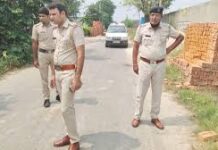 Rohtak: पोलंगी गांव में दो लोगों की हत्या, तेजधार हथियारों से किया गया है वार; जांच में जुटी पुलिस सूचना पाकर पुलिस मौके पर पहुंची और जांच पड़ताल की।