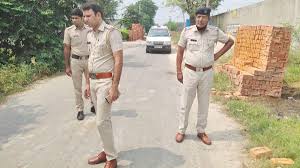 सूचना पाकर पुलिस मौके पर पहुंची और जांच पड़ताल की। सूचना पाकर पुलिस मौके पर पहुंची और जांच पड़ताल की।