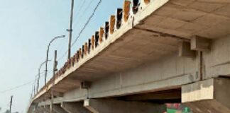 लोहारू रेलवे स्टेशन परिसर में बड़ी संख्या में लोग एकत्रित हो गए और काफी देर तक हंगामे जैसी स्थिति बनी रही।