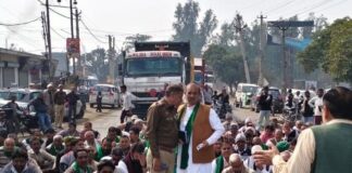 यमुनानगर में जाम के दौरान मौके पर बड़ी संख्या में पुलिस बल तैनात कर दिया गया।