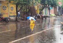 हरियाणा में मौसम ने अचानक करवट ली है। प्रदेश के कई जिलों में आंधी के बाद तेज बारिश होने से तापमान में भारी गिरावट दर्ज की गई है।