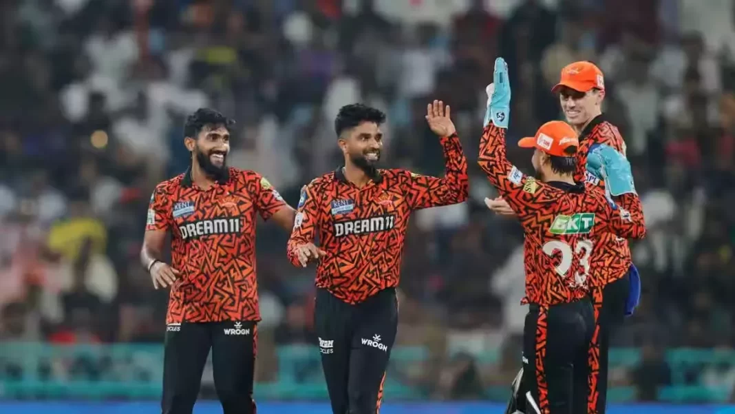 आईपीएल 2026 के पहले मैच में आरसीबी का सामना सनराइजर्स हैदराबाद से होगा। आईपीएल 2026 के पहले मैच में आरसीबी का सामना सनराइजर्स हैदराबाद से होगा।