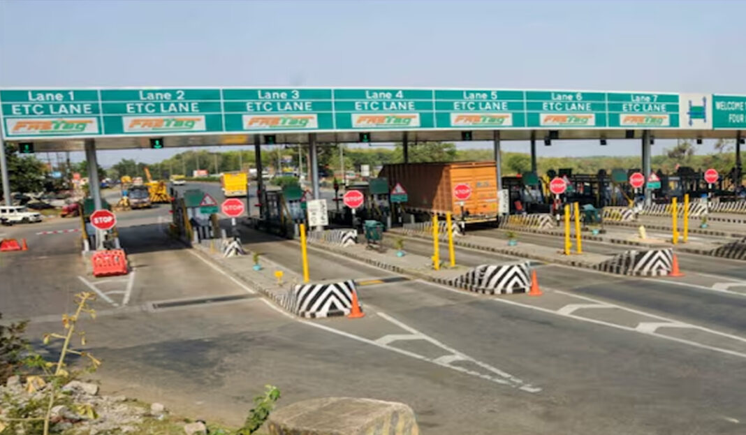 भारत सरकार ने नेशनल हाईवे (NH) पर टोल वसूली के नियमों में कुछ अहम बदलाव किए हैं।