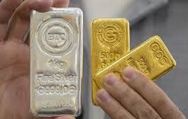 सोना इस हफ्ते ₹4,276 सस्ता, ₹1.43 लाख पर आया:चांदी ₹10,717 गिरकर ₹2.21 लाख पर पहुंची, डॉलर की डिमांड बढ़ने से गिरे दाम