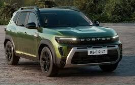 रेनो डस्टर में आईब्रो स्टाइल की LED लाइट्स, नई ग्रिल और शानदार बॉडी क्लैडिंग दी गई है, जो इसे सड़कों पर एक मजबूत पहचान देती है।