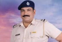 हरियाणा के रोहतक में एक पुलिसकर्मी ने सोमवार सुबह खुद को गोली मारकर सुसाइड कर लिया। पुलिसकर्मी डायल 112 में तैनात था।