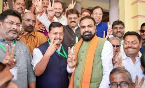 हरियाणा राज्यसभा चुनाव में भले ही कांग्रेस एक सीट जीतने में कामयाब रही हो लेकिन उसकी मुश्किले थमते हुए नजर नहीं आ रही हैं। हरियाणा राज्यसभा चुनाव में भले ही कांग्रेस एक सीट जीतने में कामयाब रही हो लेकिन उसकी मुश्किले थमते हुए नजर नहीं आ रही हैं।