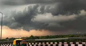 हरियाणा में रात से बदलेगा मौसम: 29 मार्च से 1 अप्रैल तक बारिश के आसार, किसानों में गेहूं की फसल गिरने का डर मार्च महीने के दूसरे पखवाड़े में अब तक चार पश्चिम विक्षोभ आ चुके हैं।