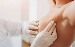 ब्रेस्ट कैंसर सिर्फ महिलाओं को होने वाला रोग नहीं, पुरुष भी इसकी चपेट में आ रहे हैं।