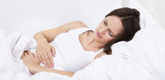 अक्सर भारी भोजन के बाद अपच होना आम बात है।