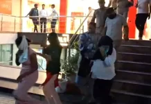 स्पा सेंटरों की आड़ में चल रहे देह व्यापार के नेटवर्क का बुधवार को पुलिस ने भंडाफोड़ किया।