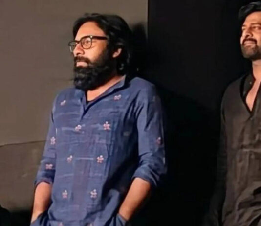 प्रभास और संदीप रेड्डी वांगा ने फिल्म 'स्पिरिट' की शूटिंग से समय निकालकर रणवीर सिंह की फिल्म 'धुरंधर 2' को देखा।