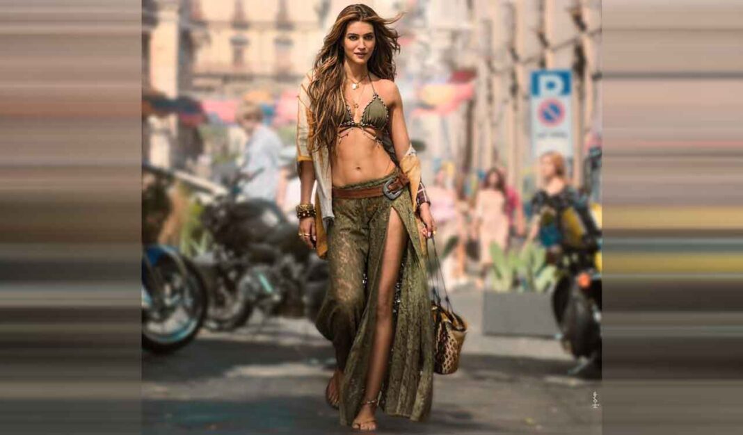 : कृति सेनन जल्द ही ‘कॉकटेल 2’ में नजर आने वाली हैं। मूवी के फर्स्ट लुक में एक्ट्रेस काफी फिट और बोल्ड लुक में नजर आईं हैं।