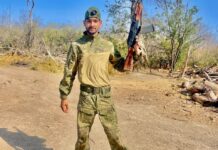 पिता विनोद कुमार और मां का कहना है कि विदेश जाने से पहले उन्होंने अपने बेटे को रोका था कि अभी मत जा अपनी पढ़ाई पूरी कर ले।