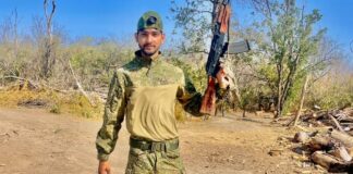 पिता विनोद कुमार और मां का कहना है कि विदेश जाने से पहले उन्होंने अपने बेटे को रोका था कि अभी मत जा अपनी पढ़ाई पूरी कर ले।