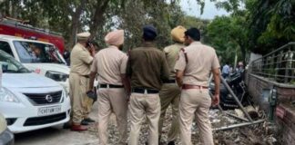 चंडीगढ़ से बहुत बड़ी खबर आ रही है। चंडीगढ़ स्थित पंजाब बीजेपी मुख्यालय के बाहर धमाका हुआ है।