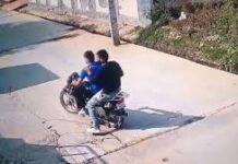 Faridabad News: बाइक सवार बदमाशों ने भट्टा कॉलोनी में मचाया तांडव, महिला समेत 5 लोगों को पीट-पीटकर किया घायल! घटना के दौरान कॉलोनी में चीख-पुकार मच गई और लोग डर के मारे अपने-अपने घरों में छिप गए।