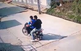 घटना के दौरान कॉलोनी में चीख-पुकार मच गई और लोग डर के मारे अपने-अपने घरों में छिप गए।