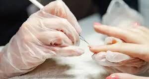 आखिर क्यों हेल्थ के लिए खतरा बन रहा है जेल नेल ब्यूटी ट्रेंड? डर्मेटोलॉजिस्ट से जानें इसके रिस्क और सेफ्टी टिप्स! रेगुलर नेल पेंट लगाने से केमिकल एक्सपोजर न के बराबर होता है और UV लाइट यूज नहीं करनी पड़ती। इसे आसानी से हटाया भी जा सकता है।