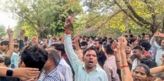 गुरुग्राम और फरीदाबाद के औद्योगिक इलाकों में सैलरी बढ़ाने को लेकर श्रमिकों का गुस्सा खुलकर सामने आया।