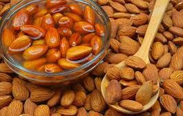 बादाम एक हेल्दी और पावरफुल नट है, जो ओमेगा-3, विटामिन ई, प्रोटीन और कई सारे न्यूट्रिएंट्स देता है।