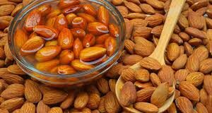 बादाम एक हेल्दी और पावरफुल नट है, जो ओमेगा-3, विटामिन ई, प्रोटीन और कई सारे न्यूट्रिएंट्स देता है।