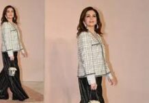 नीता अंबानी अपनी बेटी ईशा अंबानी के साथ नीता मुकेश अंबानी कल्चरल सेंटर के आर्ट हाउस में पहुंचीं।