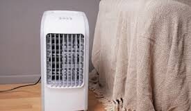 अगर आपने कभी सुना है कि एयर कूलर में बर्फ रखने से वह ज्यादा ठंडी हवा देता है तो यह सही है।