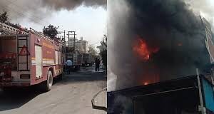 Sonipat: कुंडली औद्योगिक क्षेत्र में भीषण आग, चार फैक्ट्रियां कुंडली स्थित फायर सब-स्टेशन को रात करीब ढ़ाई बजे सूचना मिली कि निफ्टेम के निकट स्थित कई औद्योगिक इकाइयों में आग लग गई है।