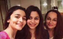 हेश भट्ट की बेटी और आलिया भट्ट की बहन शाहीन ने अपने बॉयफ्रेंड ईशान से सगाई कर ली है।