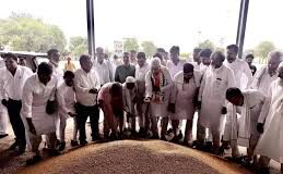 कांग्रेस प्रदेश अध्यक्ष ने भाजपा सरकार पर महंगाई और किसान मुद्दों को लेकर भी तीखा हमला बोला।