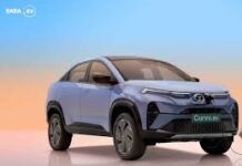 टाटा कंपनी ने अपनी गाड़ियों पर अप्रैल में 345000 रुपये तक के डिस्काउंट का ऐलान किया है।