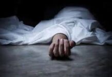 पुलिस ने शव को कब्जे में लेकर नागरिक अस्पताल भेज दिया है, जहां पोस्टमार्टम करवाया जाएगा।